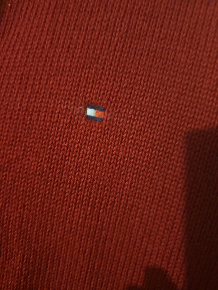 2 suéteres Tommy Hilfiger para niños Foto 3 de 4