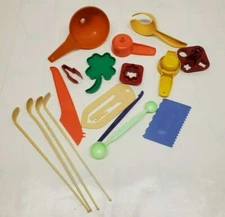Tupperware Gadgets Tea Spoons, Funnel, Clover Cookie Cutter & MORE Lot of 17