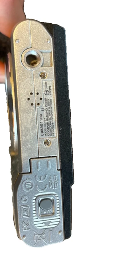 Olympus FE FE-47 14.0MP Digital Camera - silver used - Image 4 of 4