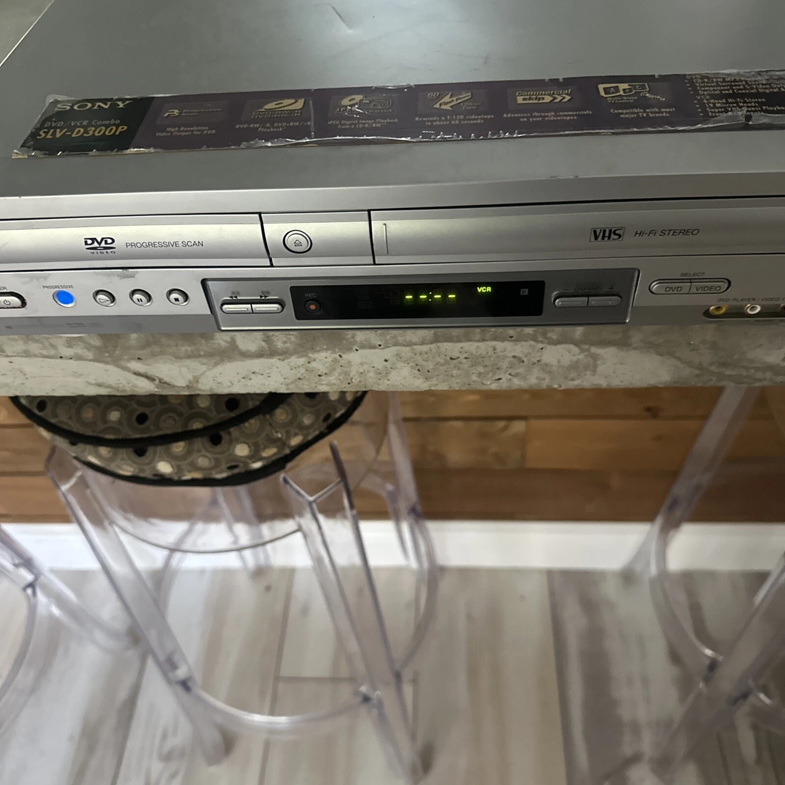 Sony SLV-D300P DVD Player VCR Player Combo Silver (No Remote) Free Ship