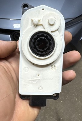 BMW - Active Grille Shutter Motor - OEM - LOWER 5811R1000  9881645-02