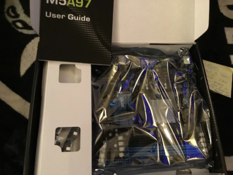 ASUS M5A97 AM3+ user guide, & box - Image 3 of 3