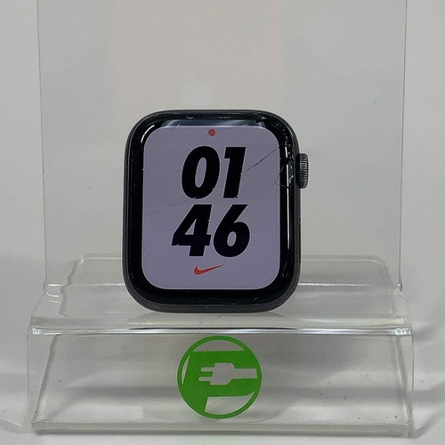Broken Unlocked Apple Watch Series 5 40MM Aluminum MX3A2LL/A Read