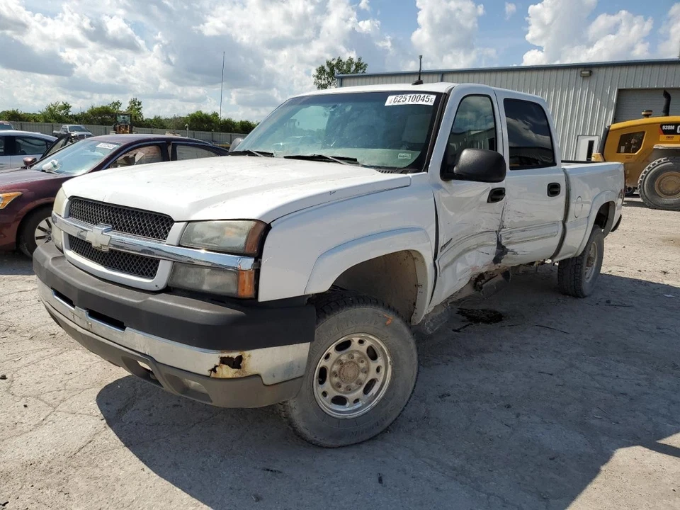 Used Left Headlight Assembly fits: 2004 Chevrolet Silverado 2500 pickup Left Gra - Image 2 of 4