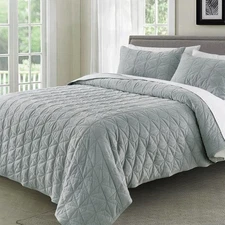 Kasentex Quilt Set, Soft Washed 3-layer Bedspread, Oversized Queen, Gray Green