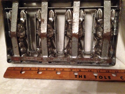 Molde de metal antiguo comercial de chocolate caramelo cuatro conejo de Pascua - Imagen 7 de 10