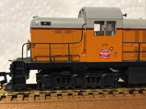 HO Kato Alco RSC-2 Milwaukee Road No Number. Item 37-2603. DCC Ready ...