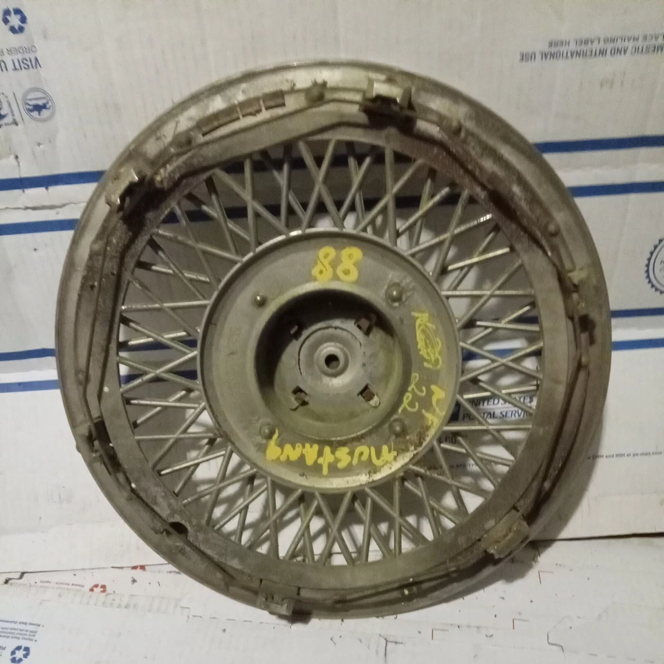 Cubierta tapacubos Ford Mustang 14" 83-165AA E3SC-1130AA (1) vintage clásico antiguo Foto 4 de 4