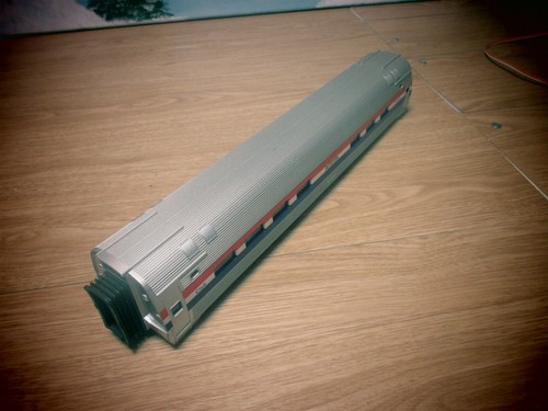 MTH 48152 Amtrak 3-Streifen gerippter Passagier Club-Dinette Reisebus Shell und mehr. - Bild 7 von 10
