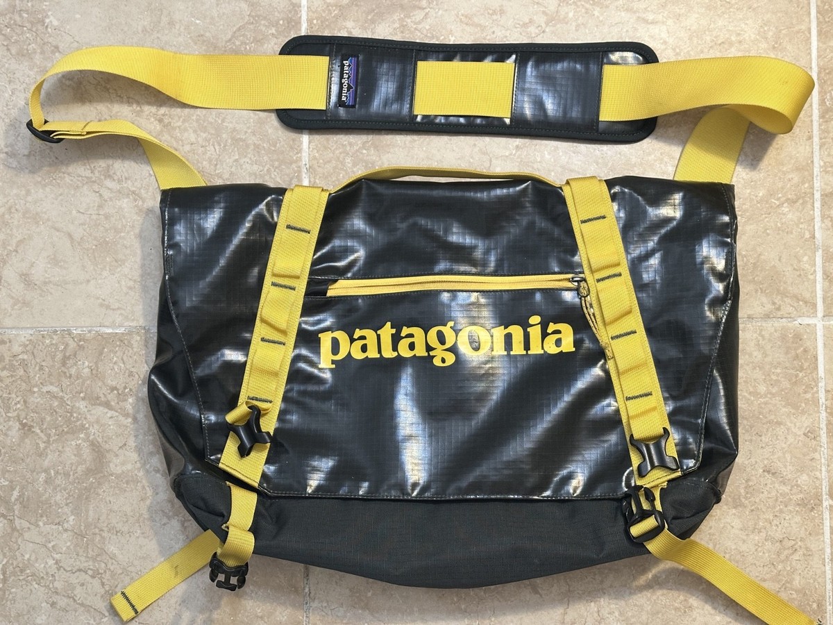 Patagonia Black Hole Messenger Bag 24L - Black/Yellow | Pre-Owned