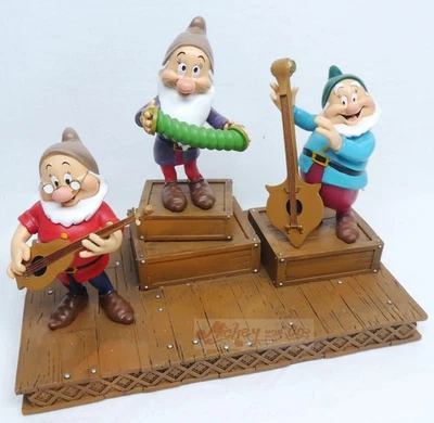 Disney Disneyland Paris Figur : 7 Zwerge spielen Musik. #2 von 3 - Bild 1 von 4