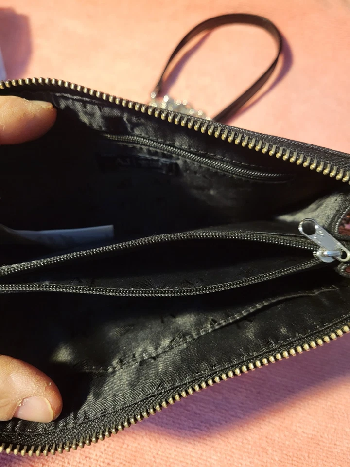 Bolso clutch de cuero negro Armani Jeans Foto 2 de 4