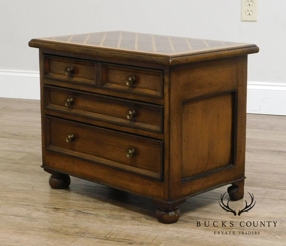 Cómoda pequeña con 3 cajones estilo Luis XIII francés de calidad personalizada Foto 4 de 4