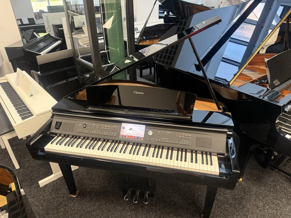 Yamaha Clavinova CVP-709GB PE Digital Piano excellent condition, photo 1 of 3