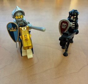 LEGO Castle: The Final Joust (7009) Complete, no manual, horse swordholder broke