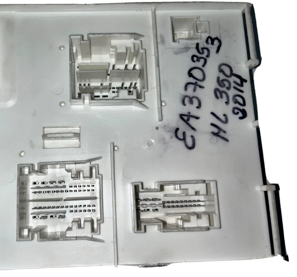 Mercedes Benz ML350 2014 Signal Activation Control Module 1669009411 Used - Image 3 of 4