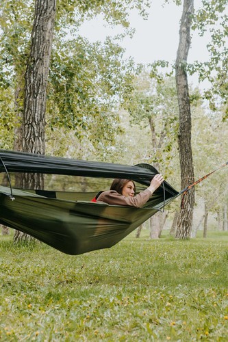 Leichte tragbare Camping Hängematte mit Moskitonetz für ultimativen Komfort - Bild 4 von 14