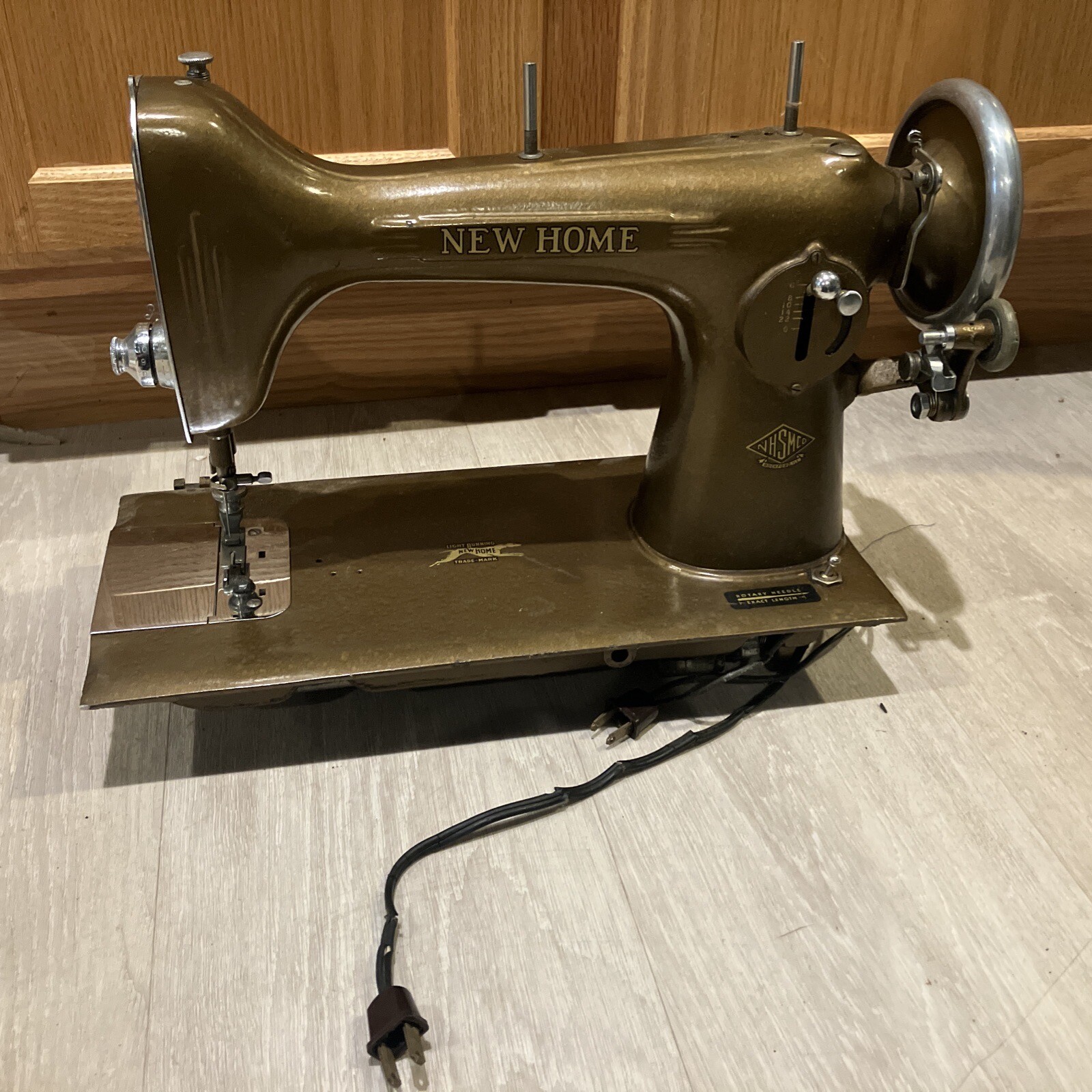 New Home Westinghouse sewing machine antique gold vintage parts or repair As Is