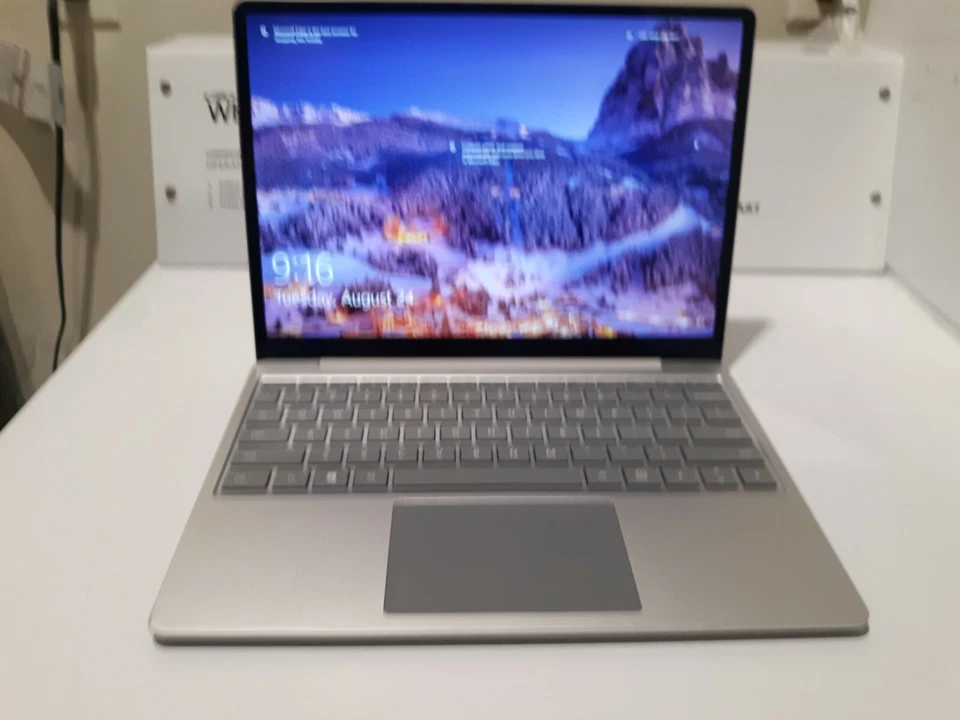 Window Microsoft Laptop Go - Image 3 of 4