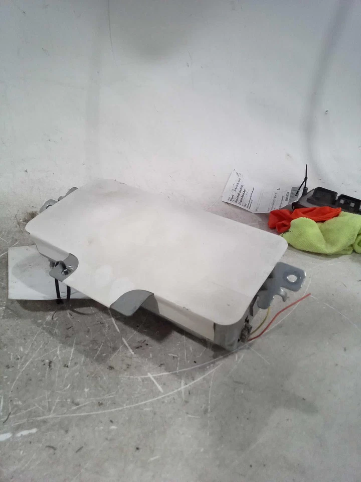 Used Right Instrument Panel Air Bag fits: 2011 Chevrolet Impala passenger dash R - Image 2 of 4