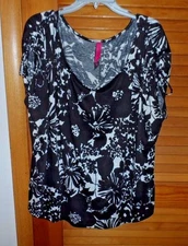 Woman's plus size 4 black and white floral summer top by Pure Energy
