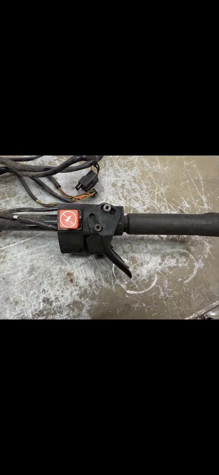 Оригинальный руль в сборе 1997 Ski-doo Formula Z 583 506125900 SS92 - Изображение 3 из 4