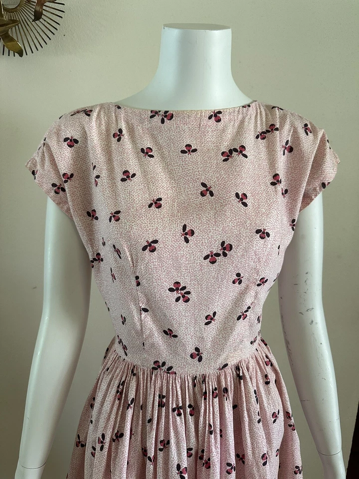 1950s Pink Bumblebee Bee Novelty Print Cotton Day Dress Patio Western S 40s VTG - Image 4 of 4