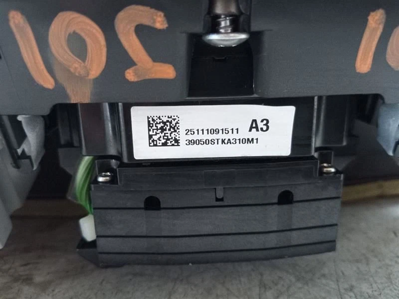 2010 - 2012 Acura RDX Center-Dash Mounted Navigation Control Assembly 39050STKA3 Foto 3 de 4