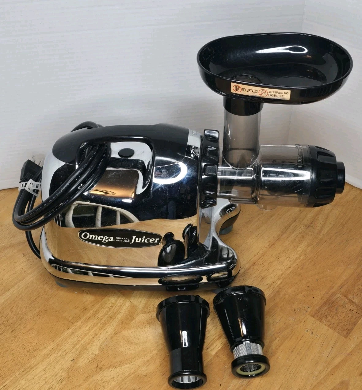 Omega Model 8006 Masticating Juicer Juice Extractor Tested Working No Pusher