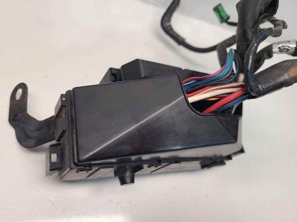 Caixa de fusíveis do motor 2005 Subaru Forester (2.5L / AT / XT) PN: 82231SA400 - Imagem 4 de 4