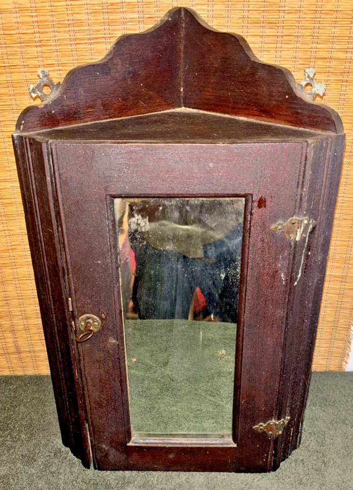 Antiguo botiquín de esquina montado en la pared con espejo (estilo Eastlake) Foto 4 de 4