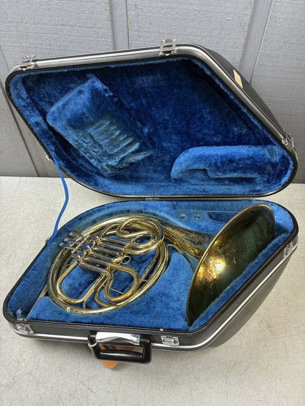YAMAHA YHR313 SINGLE FRENCH HORN IN PLAYING CONDITION 100491