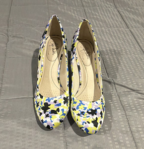 Life Stride Women’s Floral Multicolor Round Toe Slip-On Pumps Fabric Upper 9 W