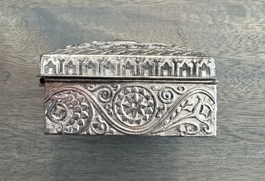 Antigua baratija de cigarrillo japonesa elefante de metal plateado caja asiática con forro de madera Foto 4 de 4