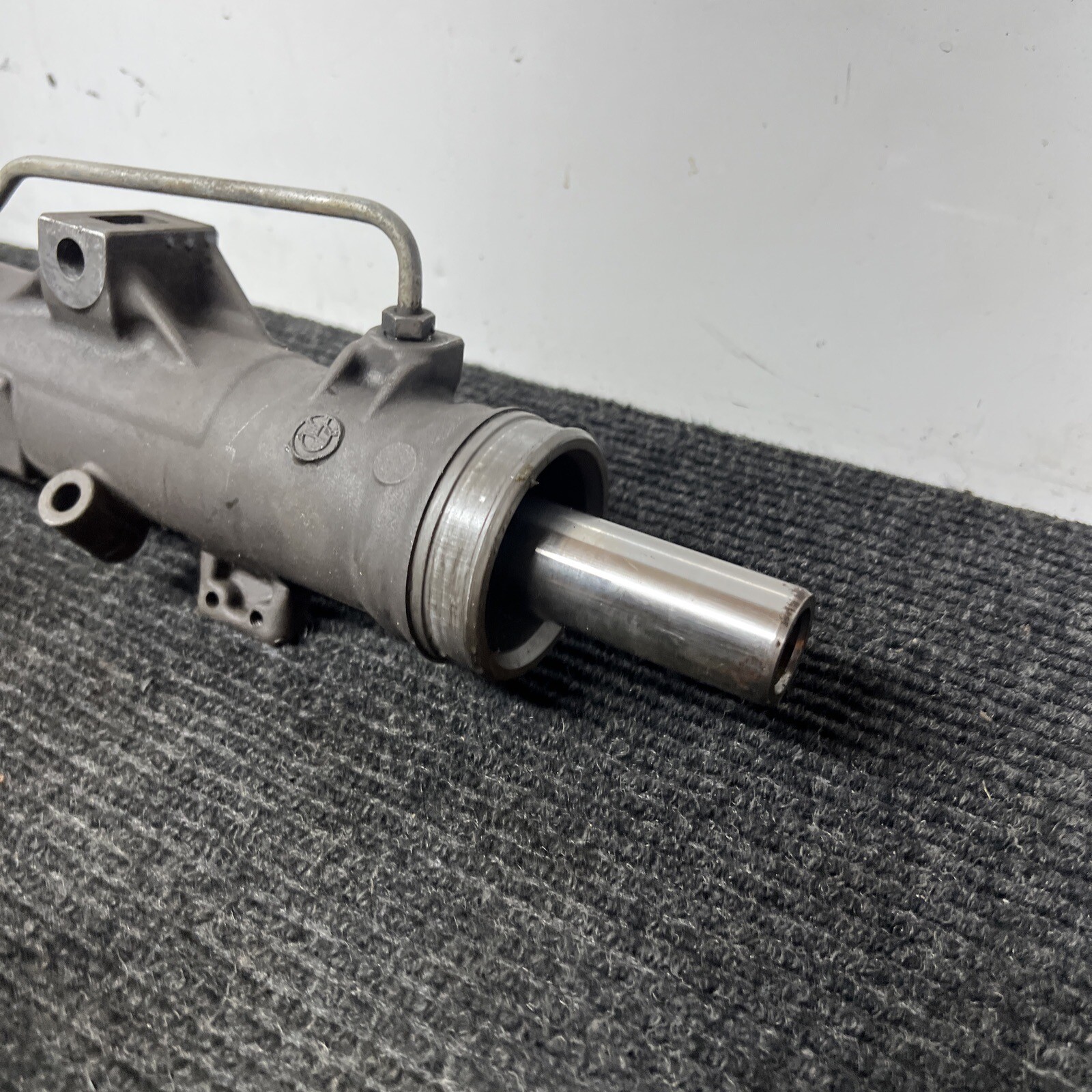 04-10 BMW E60 Hydraulic Gear Power Steering Rack and Pinion Axle 