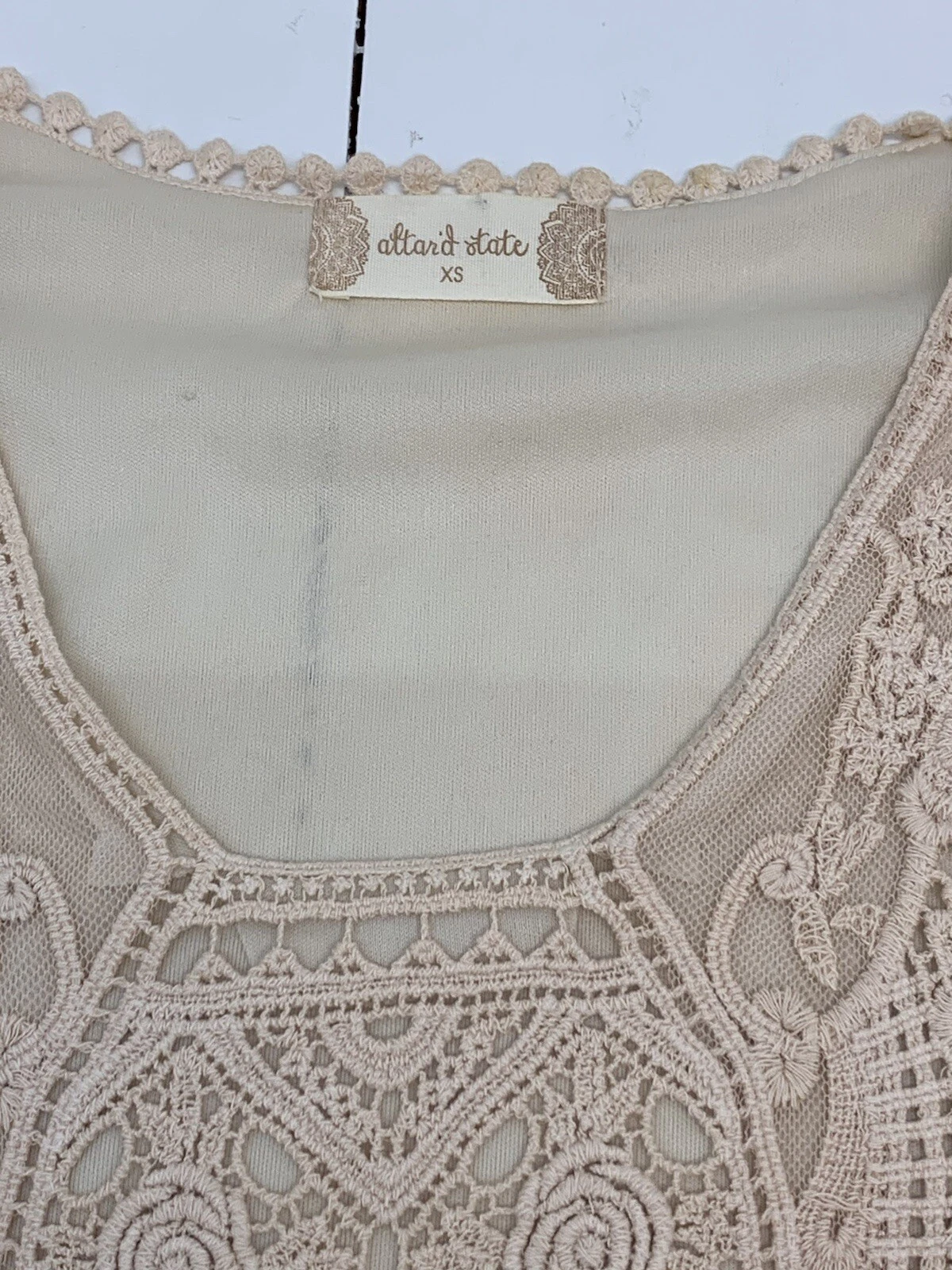 OFF WHITE Abito donna Altar’d State taglia XS bianco sporco pizzo sopra il ginocchio