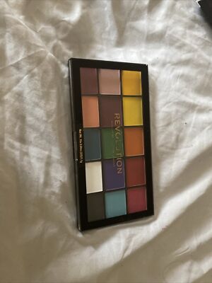 makeup revolution eyeshadow palette