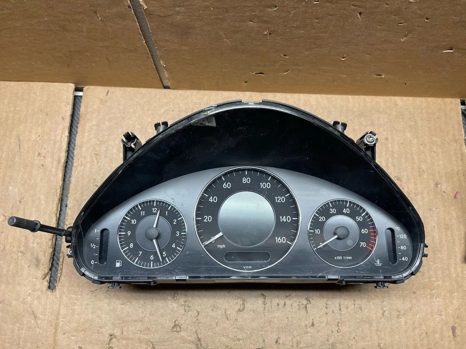 Cuadro de instrumentos velocímetro Mercedes Clase E 2003-2006 144.779 millas #D6 Foto 3 de 4