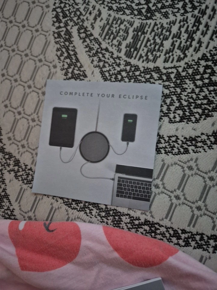 Зарядное устройство Native Union Eclipse зарядный концентратор USB с управлением кабелями и подсветкой - Изображение 2 из 4