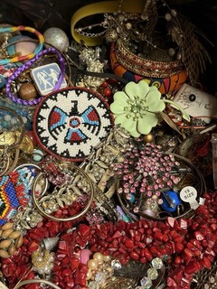 HUGE 22 POUNDS JEWELRY CRAFTING BROKEN PARTS BEADS REPAIR HARVEST SB31