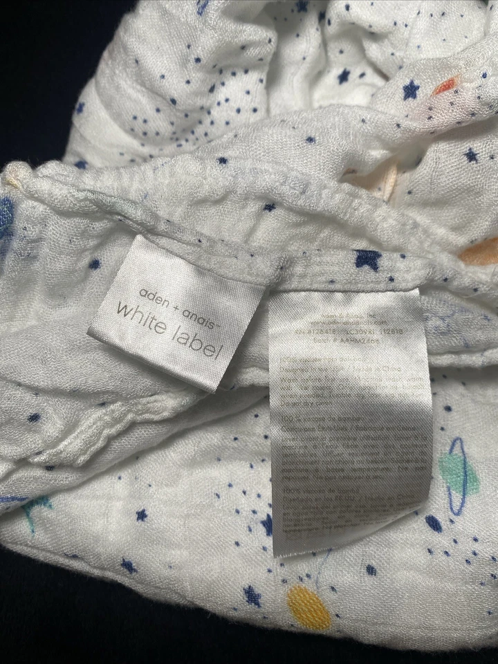 Manta Etiqueta Blanca Adén + Anais Planetas Espaciales Estrellas Niño Niña Envoltura Muselina Foto 3 de 4