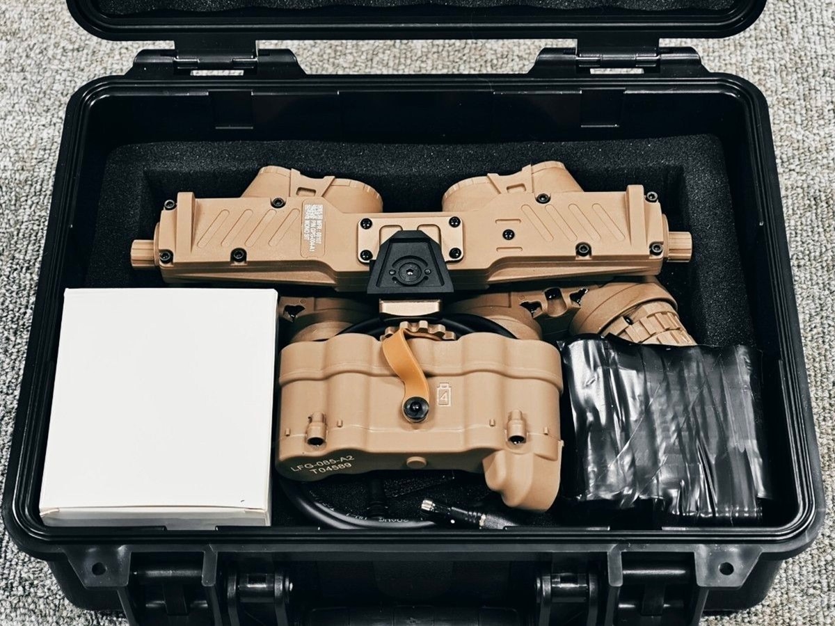 デジタルナイトビジョンGPNVG-18 [販売元許可済] GPNVG-18 Digital Night Vision Goggles Equipped With 4 Cameras From