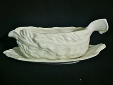 VTG LORD NELSON POTTERY GRAVY SAUCE BOAT w/ UNDERPLATE LEAF DESIGN - MINT