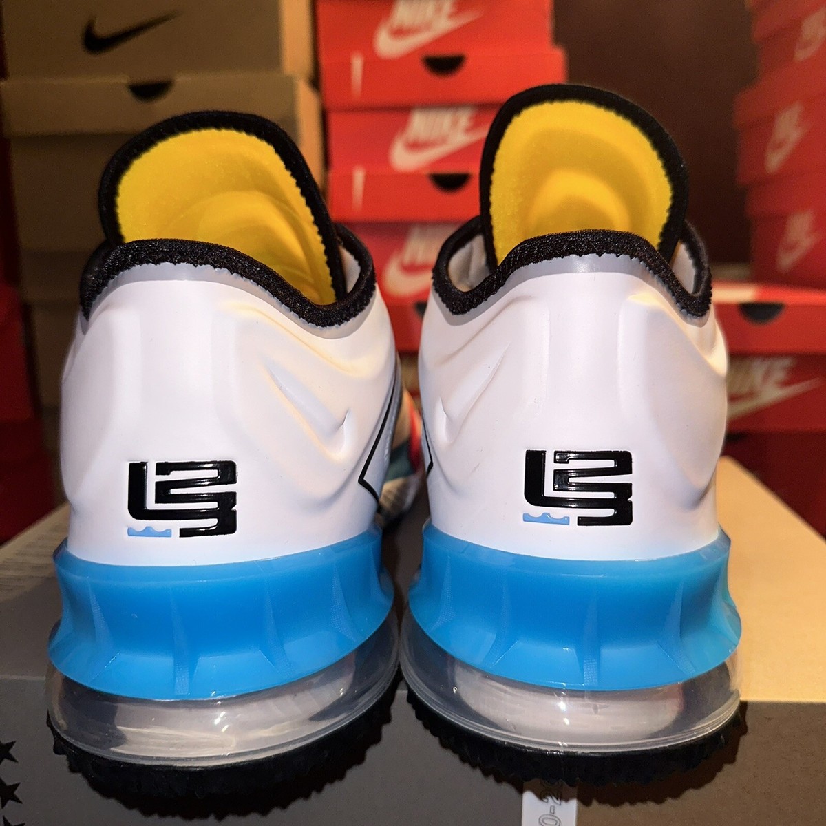 【mo】レブロン　15.18ロー Size 15 - Nike LeBron 18 Low Stewie for sale online | eBay