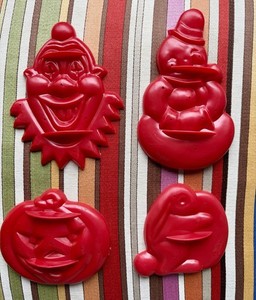 2 New Sets Aunt Chick's plus 2 HRM and 2 Transogram VTG Cookie Cutters 12 Total