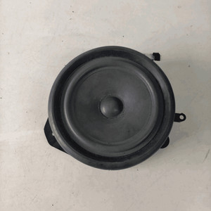 8E0 035 411 Lautsprecher vorn Links AUDI A4 (8E) 2.5 V6 TDI (120Kw) Ber.
