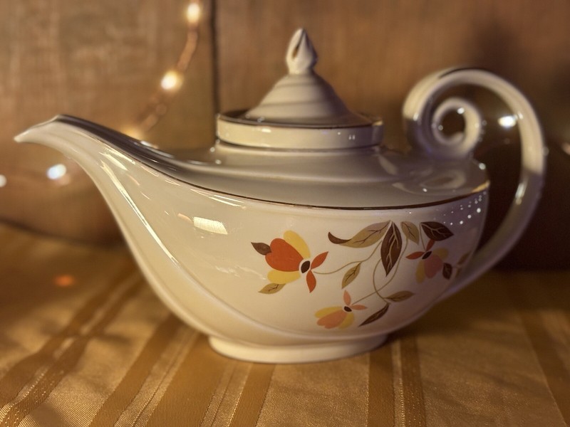 HALL CHINA VINTAGE JEWEL TEA MID-CENTURY AUTUMN LEAF ALADIN STYLE 6 1/2” TEA POT