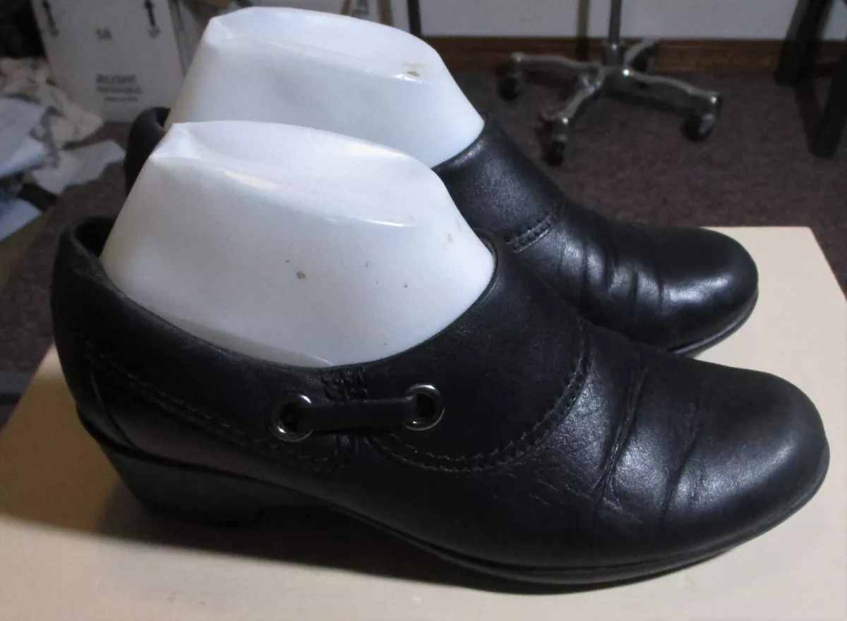 Women s CLARKS Black Leather Slip On Sandals Size 7 M Side Zip Shoes Size 8M