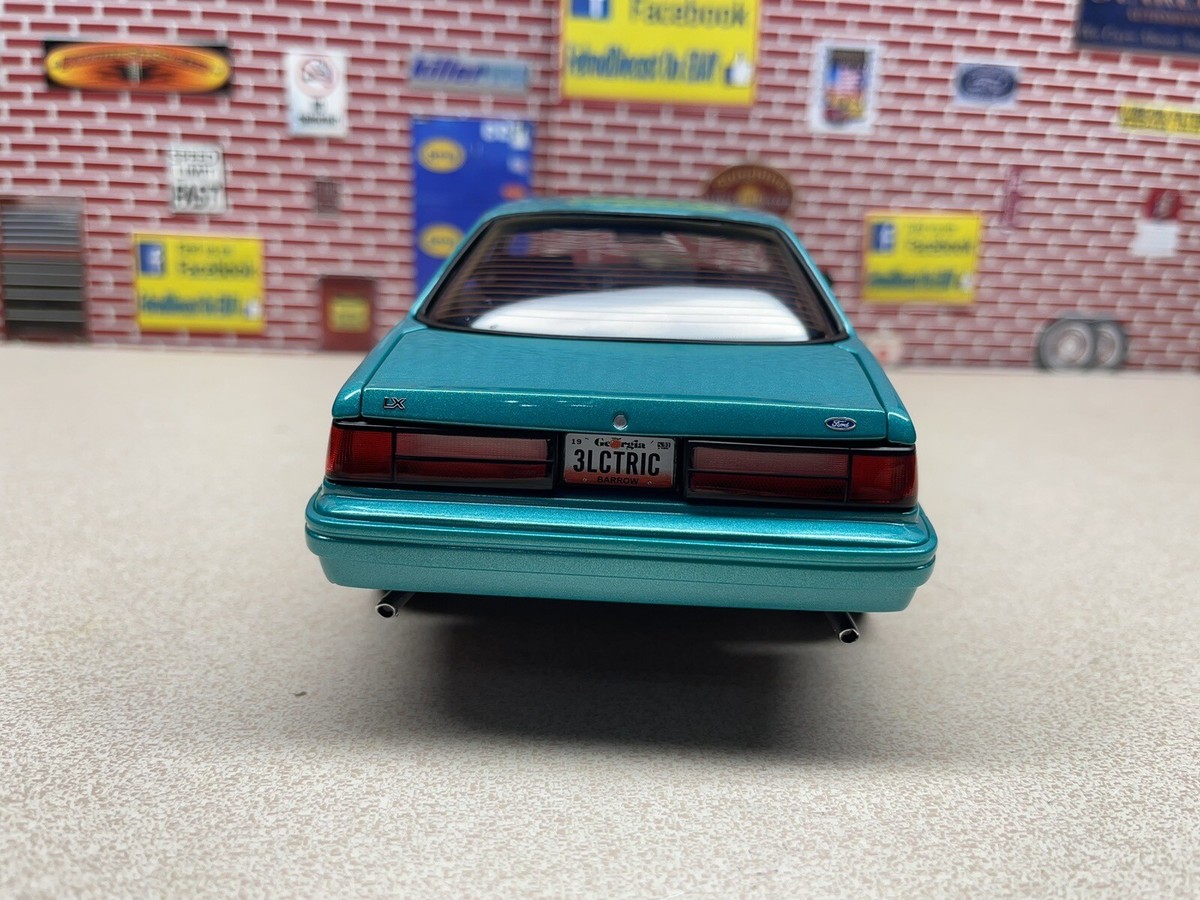 1/18 1993 Ford Mustang LX 5.0 Calypso Green With Black Interior