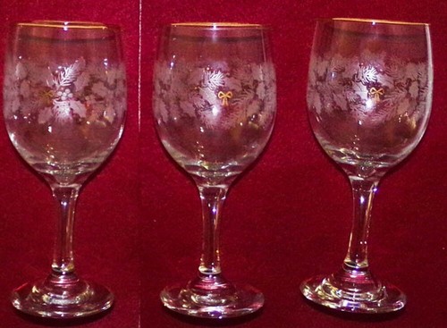 (3) Vint. Libbey USA Christmas Holly Berry Gold Bow & Rim Water Wine Glasses VGD - Picture 3 of 9